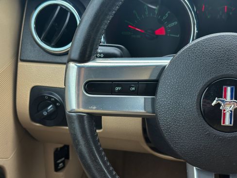 Used 2009 Ford Mustang Convertible RWD image 24