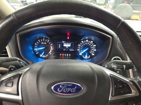 Used 2017 Ford Fusion SE FWD image 17