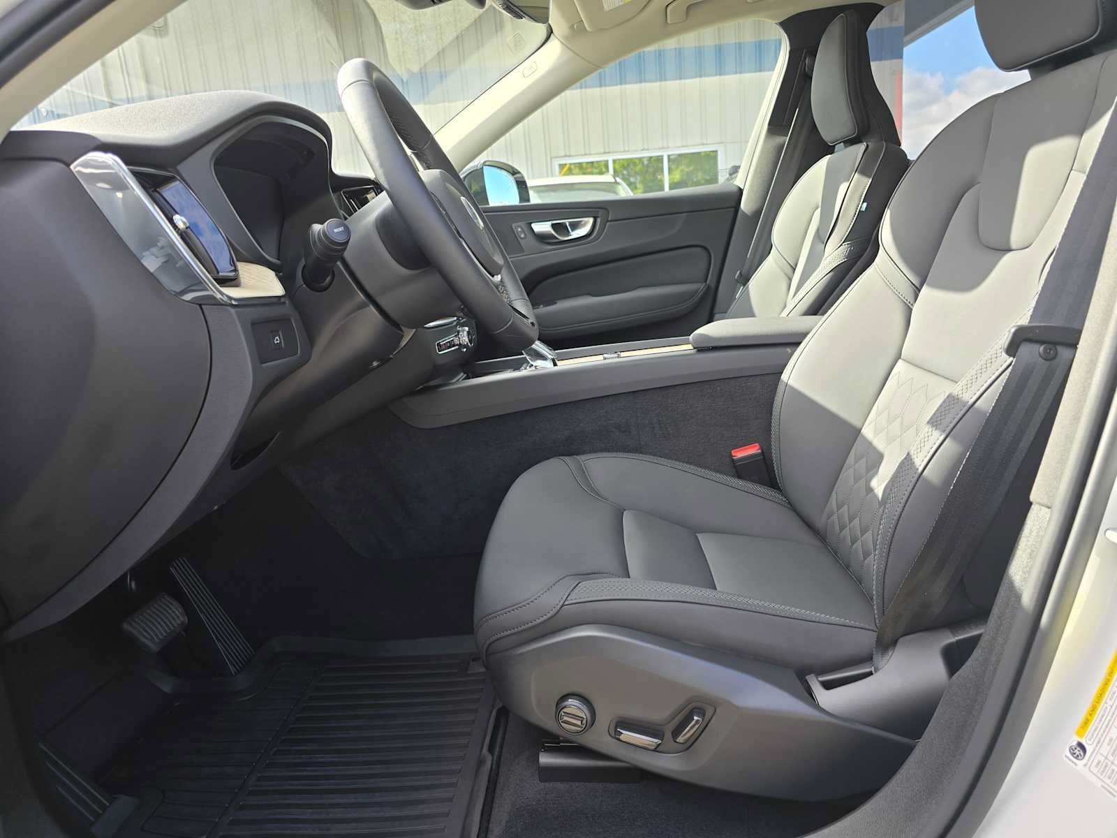 Used 2026 Volvo XC60 B5 Plus w/ Climate Package AWD/4WD image 19