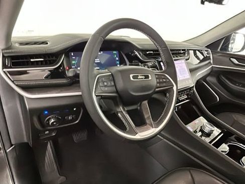 Used 2022 Jeep Grand Cherokee Limited 4xe w/ Luxury Tech Group II AWD/4WD image 14