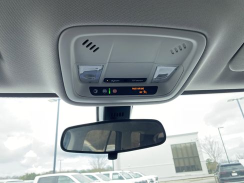 Used 2021 Chevrolet Traverse LT image 31