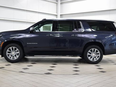 New 2025 Chevrolet Suburban Premier image 4