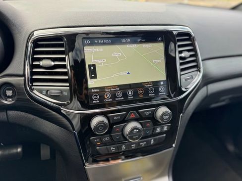 Certified 2022 Jeep Grand Cherokee Laredo X image 16