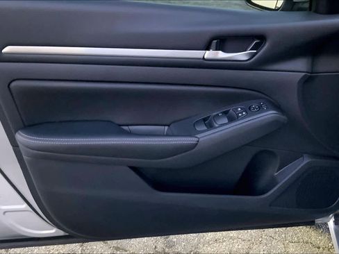 Used 2022 Nissan Altima 2.5 SV image 21