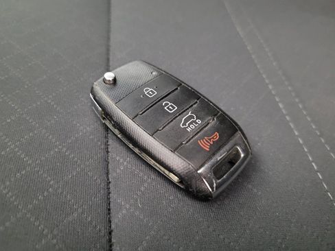 Used 2017 Kia Sorento LX w/ LX Convenience Package image 32