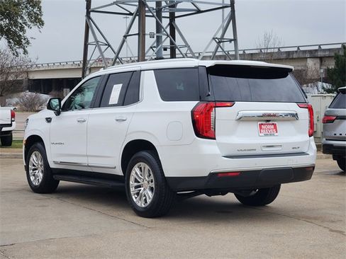 Used 2021 GMC Yukon SLT w/ SLT Luxury Package image 4