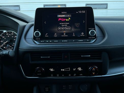 Used 2025 Nissan Rogue SV image 25