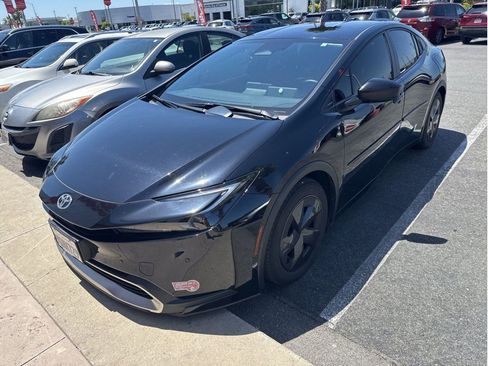 Used 2024 Toyota Prius Prime FWD image 2