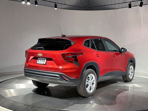 Used 2024 Chevrolet Trax LS w/ Driver Confidence Package image 11