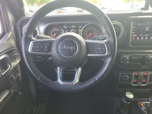 Used 2018 Jeep Wrangler Unlimited Sahara AWD/4WD image 16
