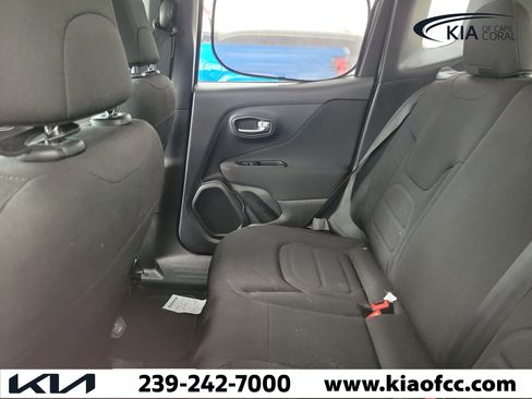 Used 2020 Jeep Renegade Latitude FWD image 10