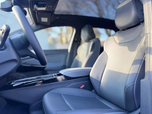 Used 2024 Volkswagen ID.4 Pro S image 16