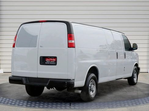 Used 2018 Chevrolet Express 3500 Extended w/ Driver Convenience Package image 7
