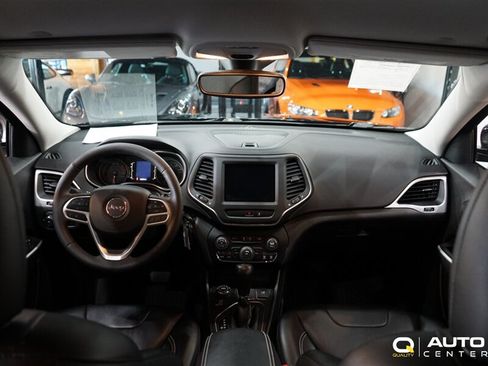 Used 2022 Jeep Cherokee Sport AWD/4WD image 19