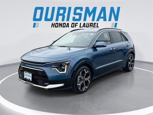 Used 2024 Kia Niro SX Touring image 1