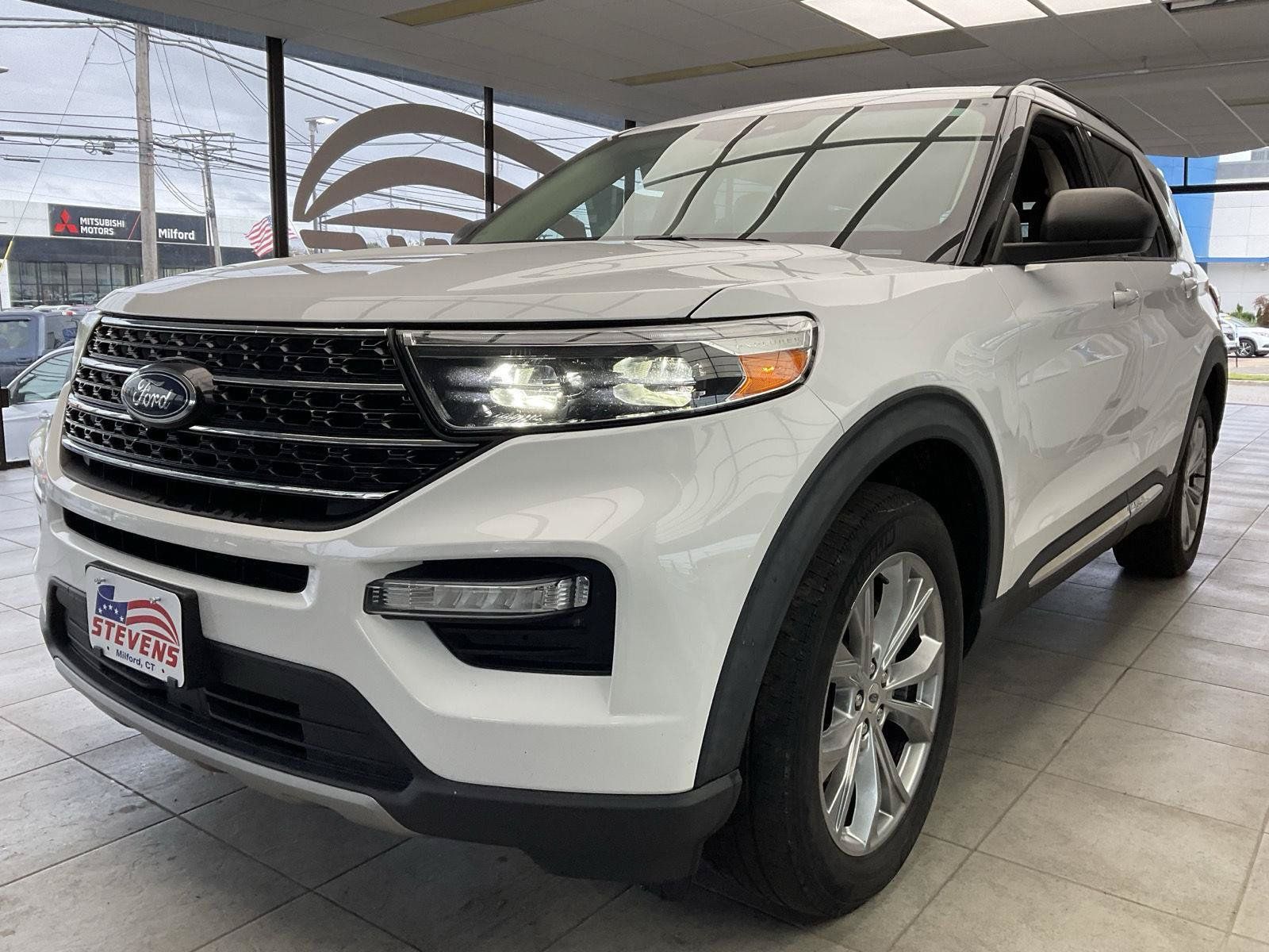 Used 2020 Ford Explorer XLT w/ Equipment Group 202A AWD/4WD image 3