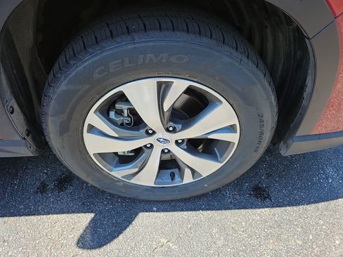 Used 2025 Subaru Ascent Premium AWD/4WD image 9