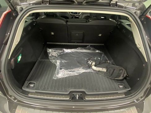 Certified 2024 Volvo V60 B5 Cross Country Plus image 9