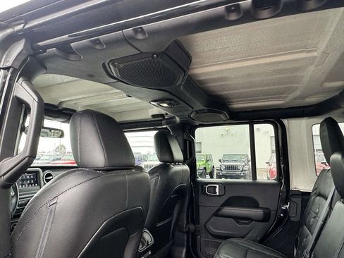 Used 2018 Jeep Wrangler Unlimited Sahara w/ Cold Weather Group image 17