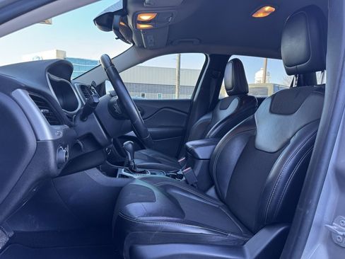 Used 2018 Jeep Cherokee Latitude Plus image 5