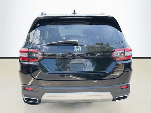 Used 2025 Honda Pilot Touring image 6