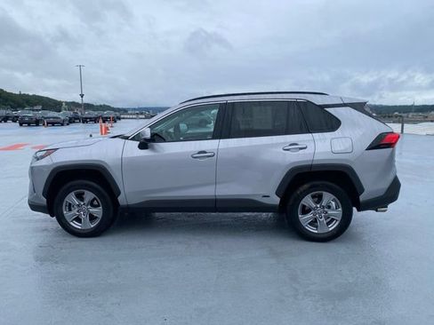 Used 2022 Toyota RAV4 XLE w/ XLE Grade Weather Package AWD/4WD image 7