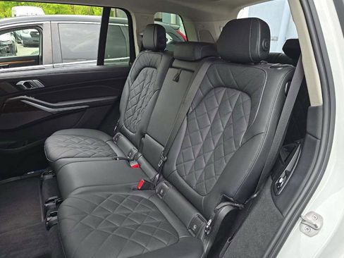 Used 2023 BMW X7 xDrive40i w/ Premium Package AWD/4WD image 6