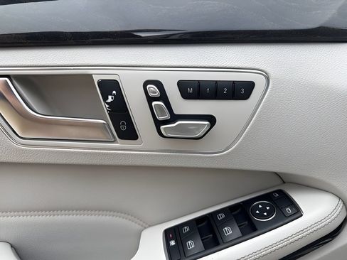 Used 2014 Mercedes-Benz E 250 BlueTEC Sedan image 12