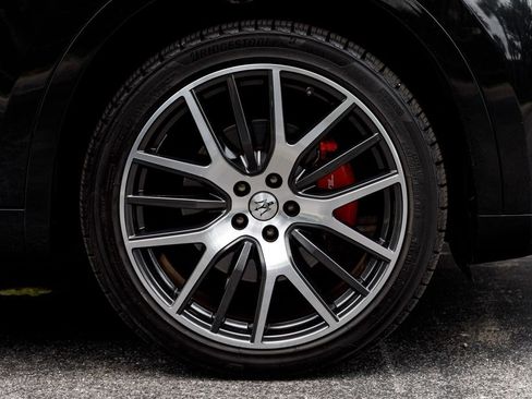 Certified 2022 Maserati Levante GT AWD/4WD image 32