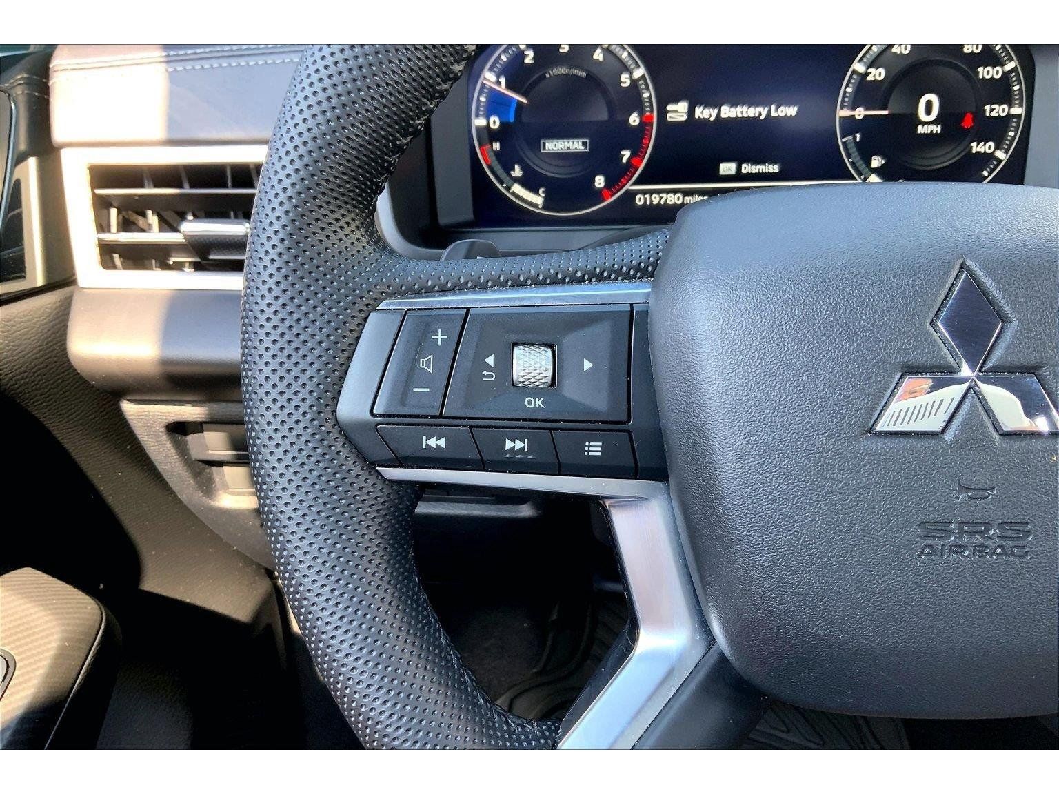 Used 2023 Mitsubishi Outlander SE Black Edition AWD/4WD image 17