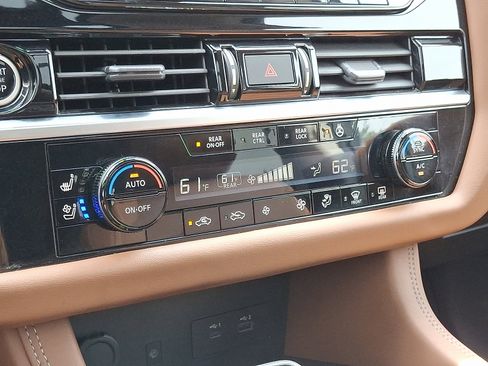 Certified 2023 Nissan Pathfinder Platinum w/ Black Appearance Package image 20