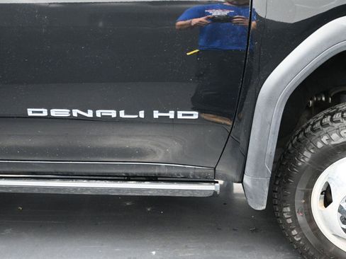 Used 2023 GMC Sierra 3500 Denali w/ Denali Ultimate Package image 7