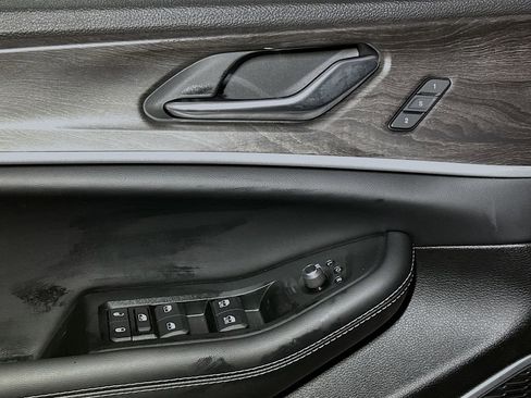 New 2026 Jeep Grand Cherokee Limited AWD/4WD image 12