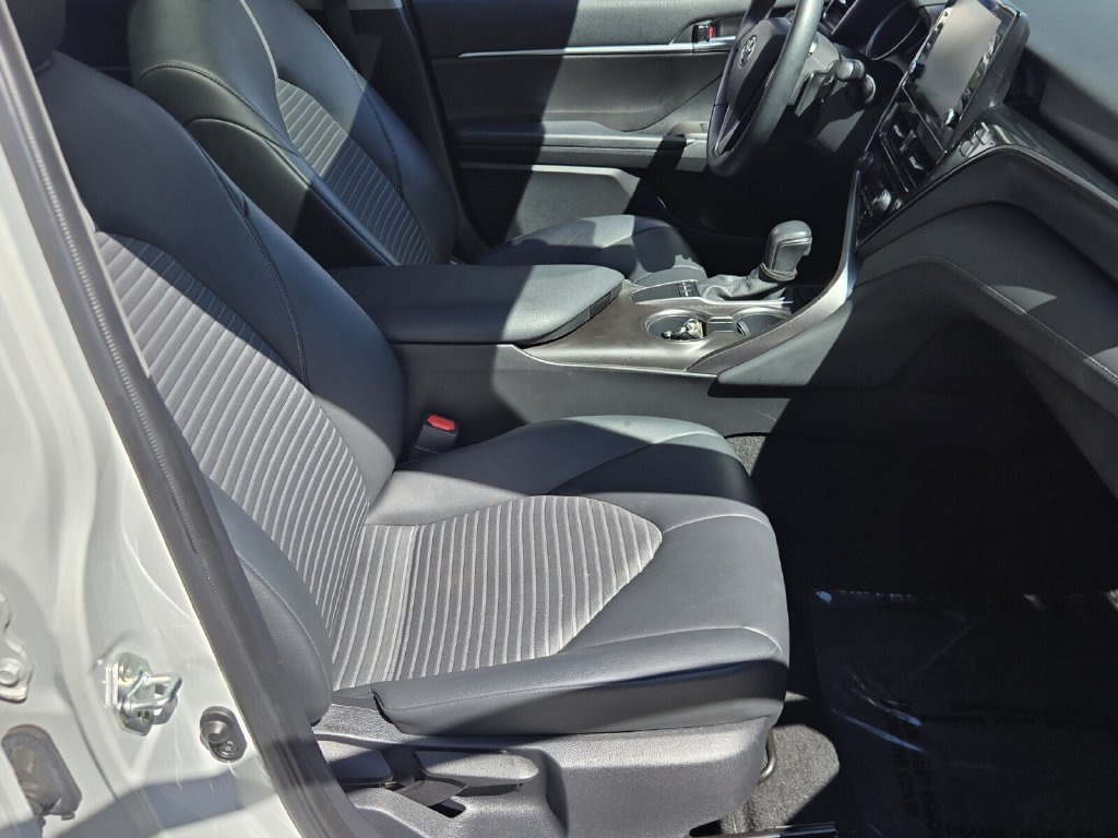 Used 2022 Toyota Camry SE w/ Audio Upgrade Package FWD image 17