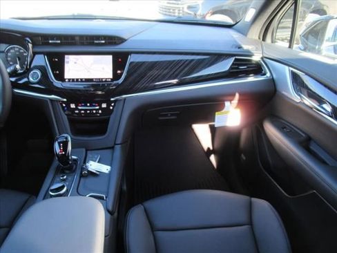 New 2025 Cadillac XT6 Premium Luxury image 13