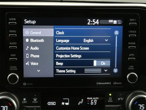 Used 2022 Toyota Highlander XLE image 11