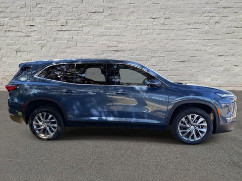 Used 2025 Buick Enclave Preferred image 4