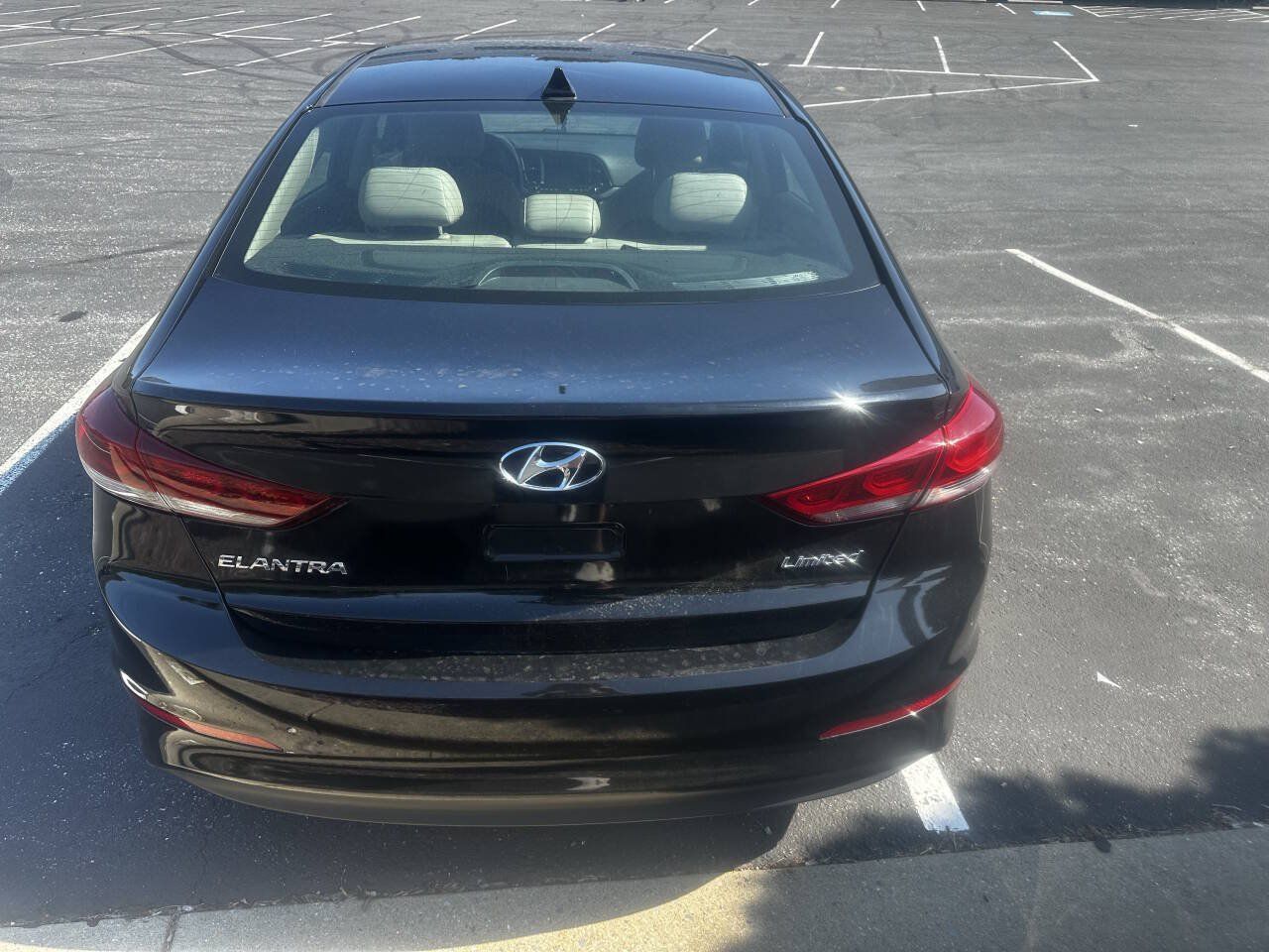 Used 2017 Hyundai Elantra Limited w/ Limited Tech Package 04 FWD image 4