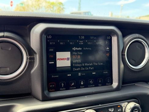 Used 2018 Jeep Wrangler Unlimited Sahara image 23