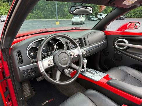 Used 2004 Chevrolet SSR w/ Preferred Equipment Group RWD image 38