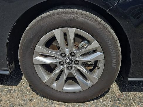 Used 2024 Toyota Sienna Limited AWD/4WD image 10