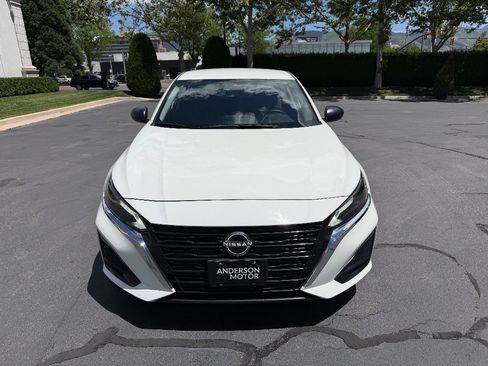 Used 2025 Nissan Altima 2.5 SV FWD image 4