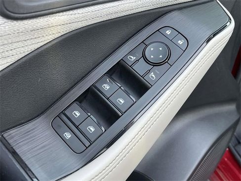 Used 2023 Nissan Rogue SV image 16