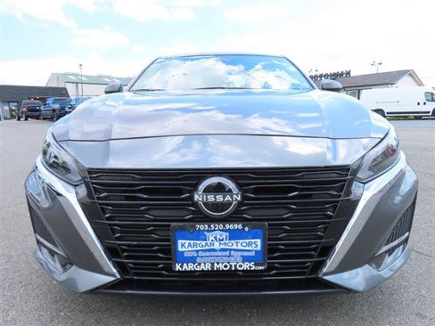 Used 2025 Nissan Altima 2.5 SV FWD image 3