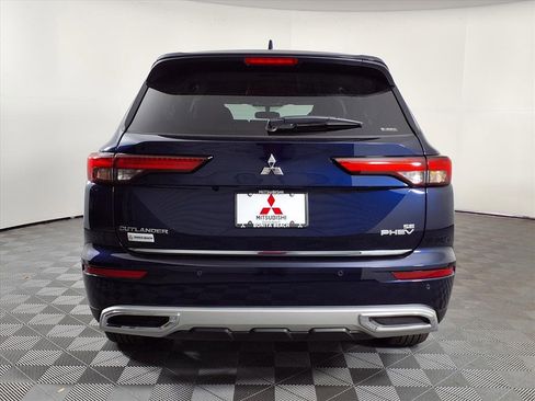 New 2025 Mitsubishi Outlander SE image 6