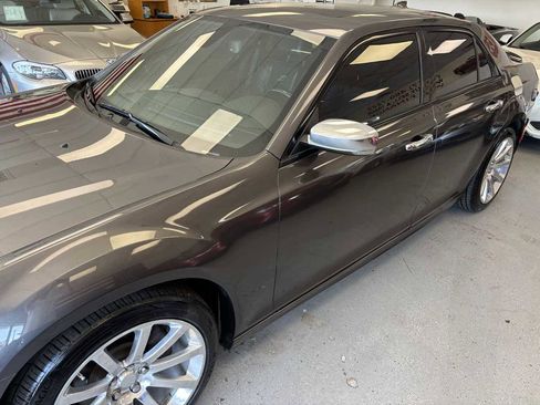 Used 2018 Chrysler 300 S w/ 300S Premium Group RWD image 4