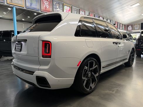 Used 2025 Rolls-Royce Cullinan Black Badge AWD/4WD image 5