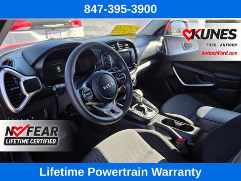 Used 2025 Kia Soul LX w/ LX Technology Package FWD image 16