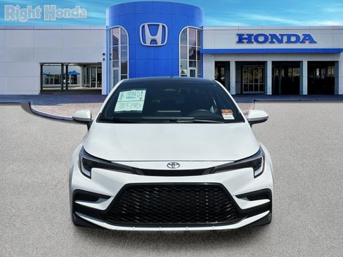 Used 2025 Toyota Corolla SE FWD image 3