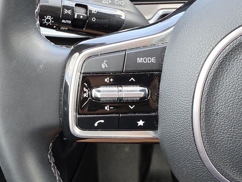 Used 2025 Kia Sorento SX AWD/4WD image 19